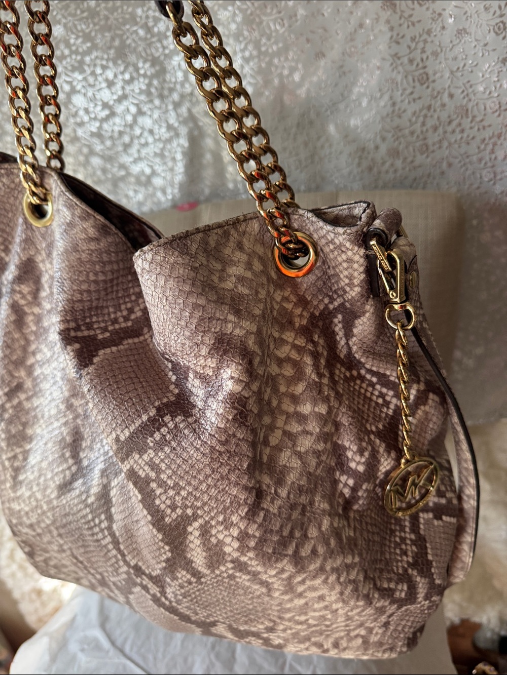 Michael Kors Beige Snake-Print Shoulder Tote with Matching Wallet - Picture 5 of 10